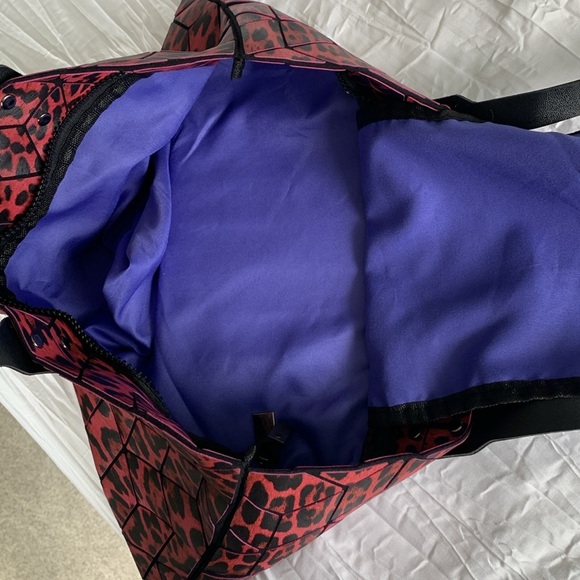 PATRIZIA LUCA Tote Bag Two-Tone Cheetah Red Matte Black Slanted Square Geometric - Picture 10 of 16